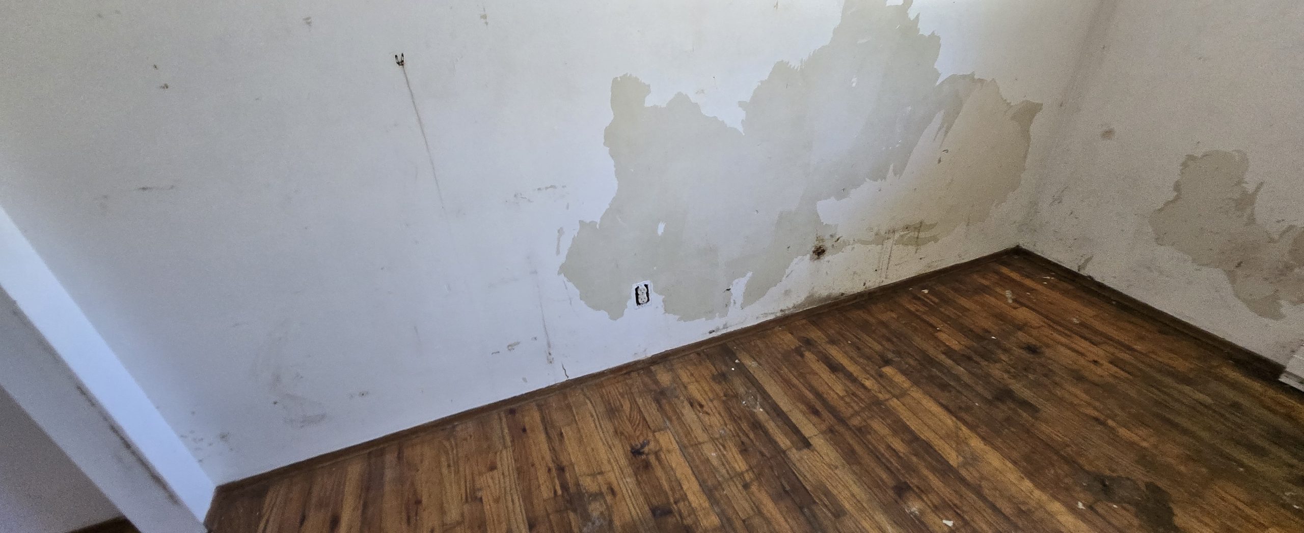 Before – Transforming Damaged Walls: Expert House Painting in Portland OR – Painting Portland OR