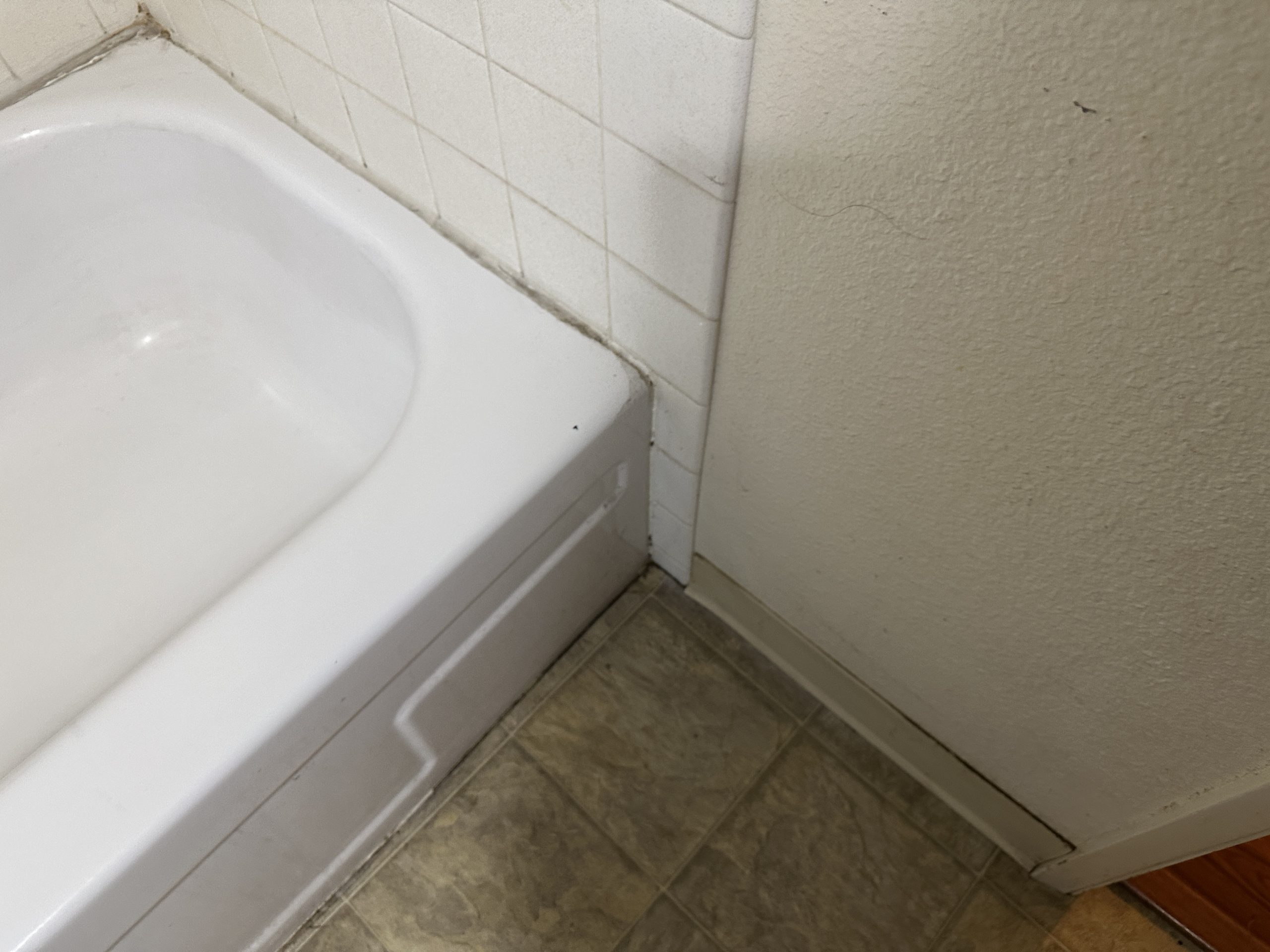 Before – Bathtub Reglazing Portland OR: The Budget-Friendly Fix – Bathroom-Reglazing Portland OR