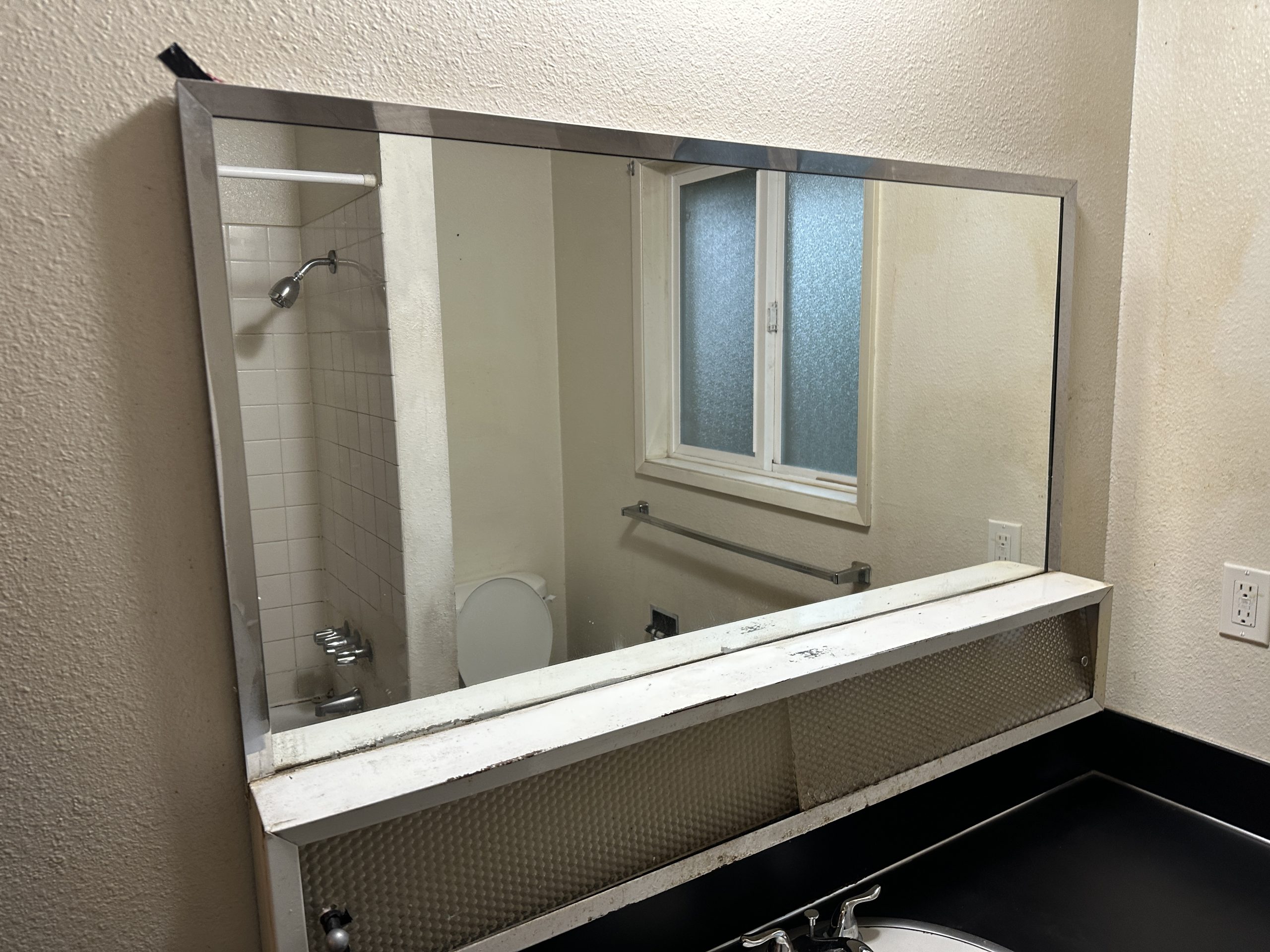 Before – Bathtub Reglazing Portland OR: The Budget-Friendly Fix – Bathroom-Reglazing Portland OR