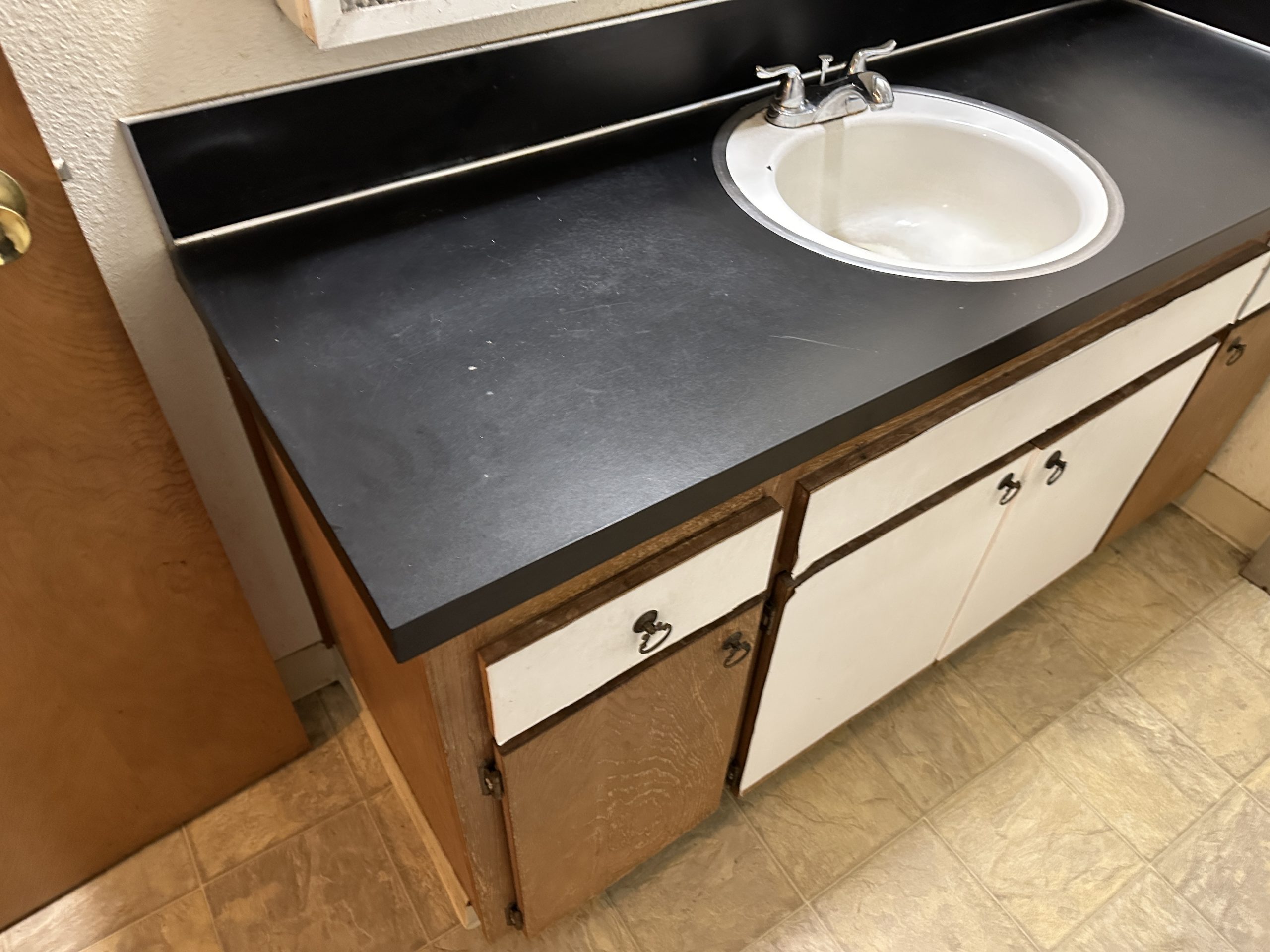 Before – Bathtub Reglazing Portland OR: The Budget-Friendly Fix – Bathroom-Reglazing Portland OR