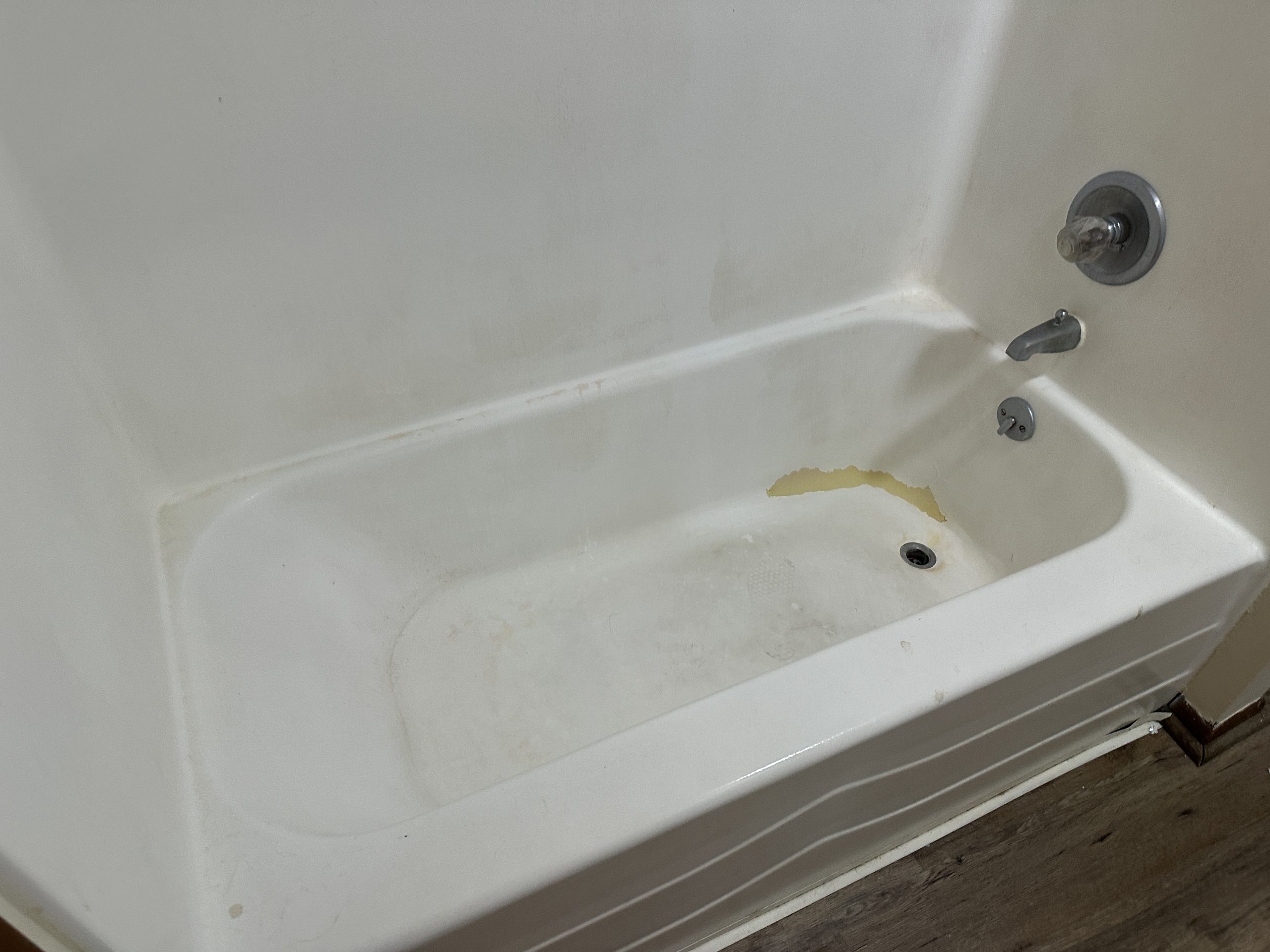 Before – Bathtub Reglazing Portland OR: From Yellow to Pearl White – Bathroom-Reglazing Portland OR