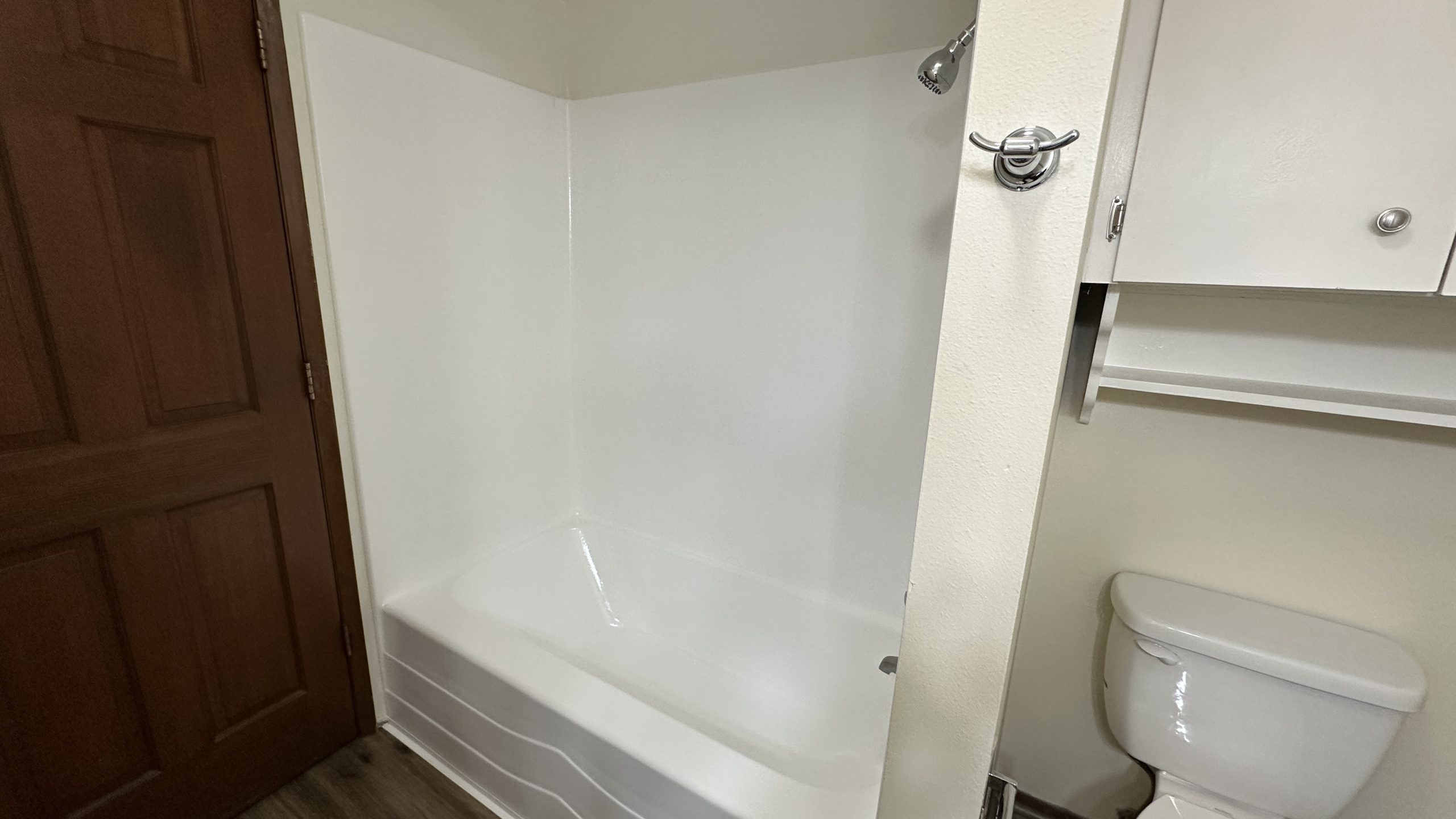 After – Bathtub Reglazing Portland OR: From Yellow to Pearl White – Bathroom-Reglazing Portland OR