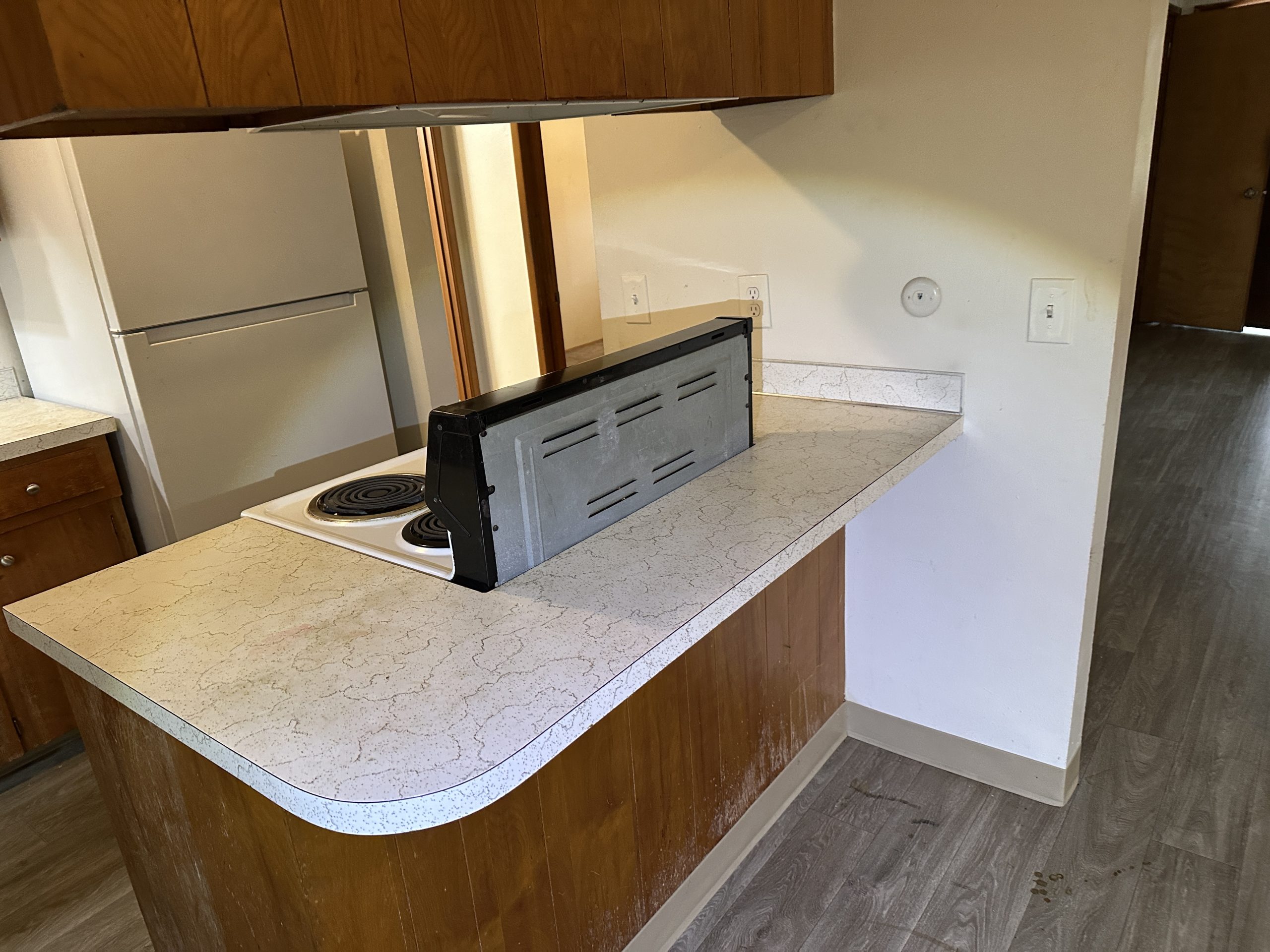 Before – Transform Your 10-Year-Old Bathroom with Bathtub Reglazing Portland OR – Bathroom-Reglazing Portland OR