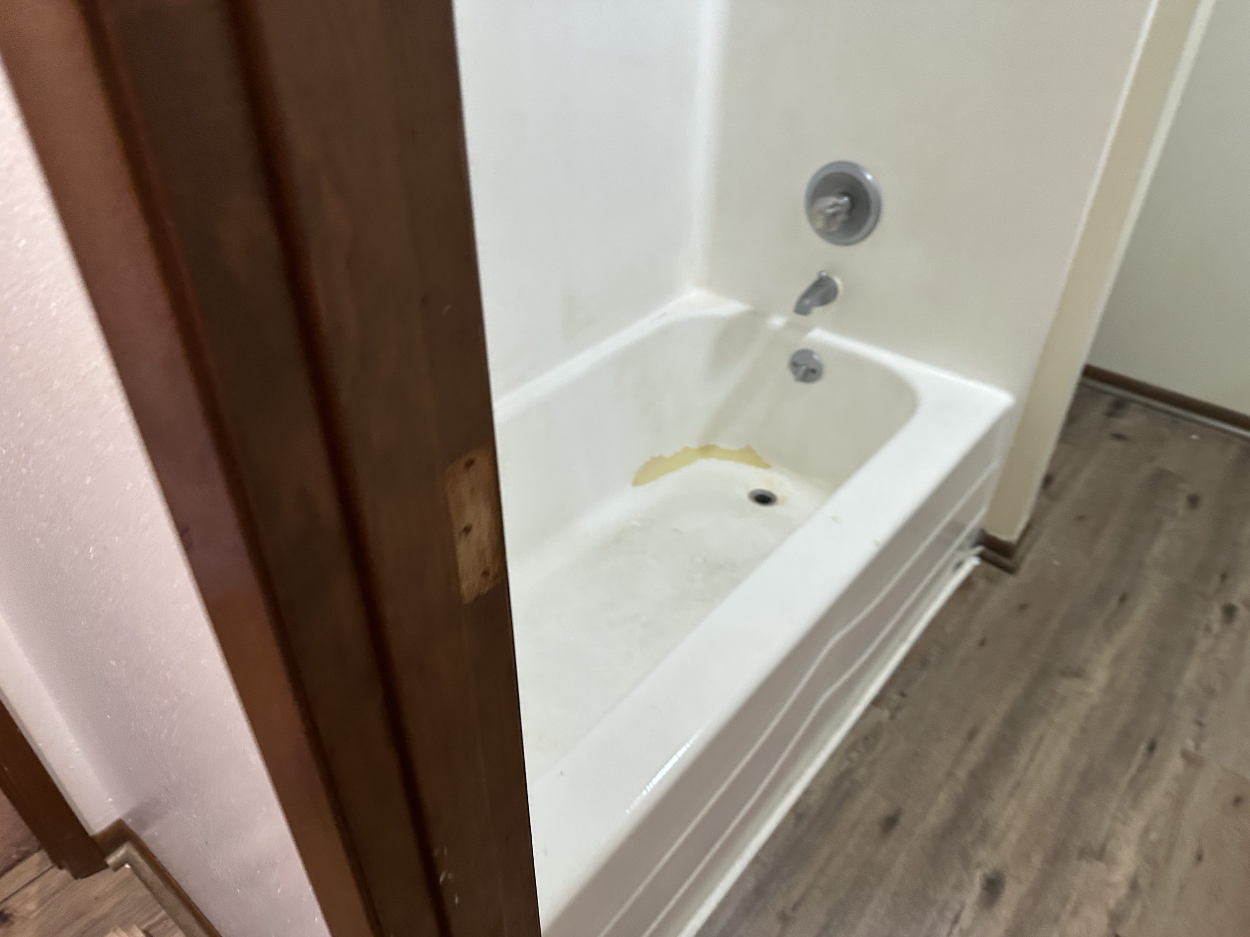 Before – Bathtub Reglazing Portland OR: From Yellow to Pearl White – Bathroom-Reglazing Portland OR